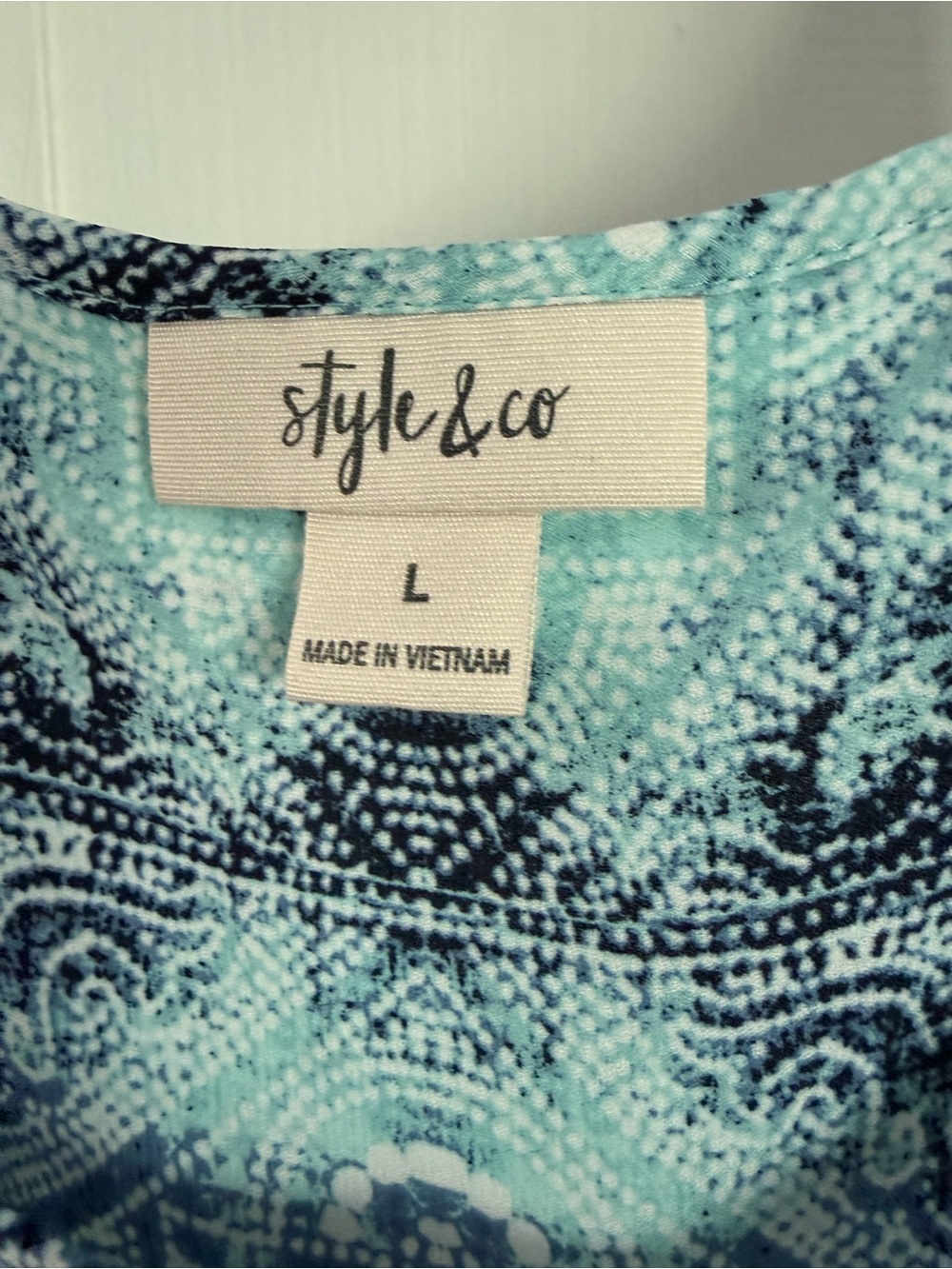 Sleeveless Aqua Patterned Button-Front Tank Top - Picture 3 of 5